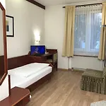ホテル Hotel-restaurant Loewen Süßen