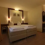 Hotel-restaurant Loewen ホテル Süßen