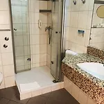 Hotel-restaurant Loewen ホテル