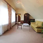 Hotel-restaurant Loewen ホテル Süßen