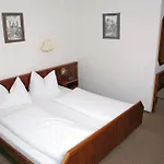 Hotel-restaurant Loewen ホテル Süßen