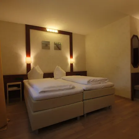 Hotel-restaurant Und Gaestehaus Loewen Hotel Süßen