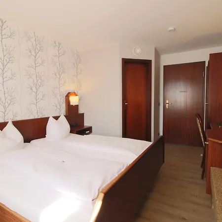 Hotel-restaurant Und Gaestehaus Loewen Otel