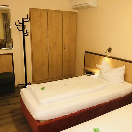 Hotel-restaurant Und Gaestehaus Loewen Süßen