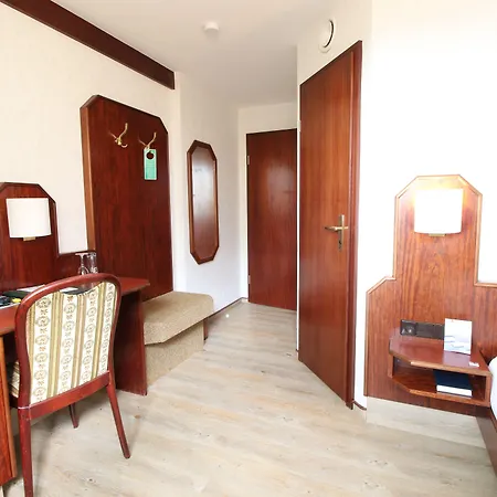 Hotel-restaurant Und Gaestehaus Loewen Süßen