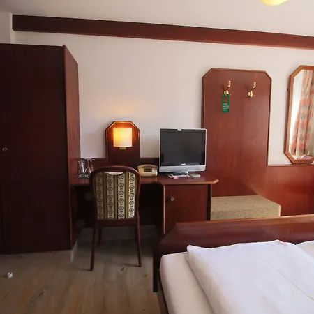 Hotel-restaurant Und Gaestehaus Loewen Otel 3*