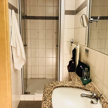 Hotel-restaurant Und Gaestehaus Loewen Otel