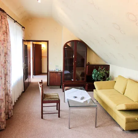 Hotel-restaurant Und Gaestehaus Loewen Otel