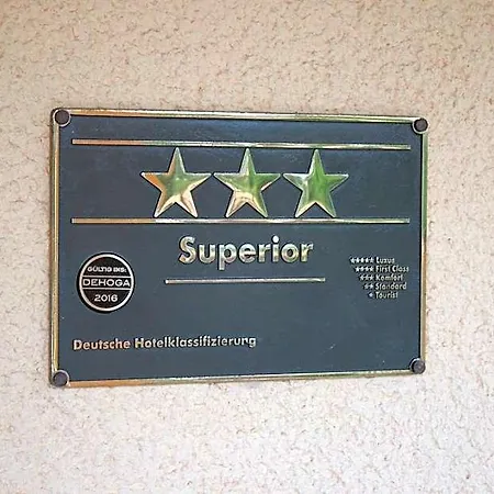 מלון Hotel-restaurant Loewen Süßen