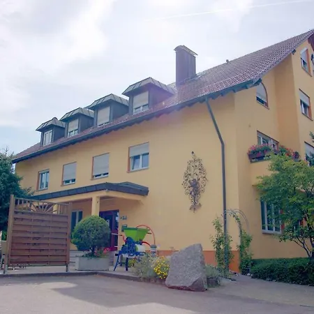 Hotel-restaurant Und Gaestehaus Loewen Otel 3*